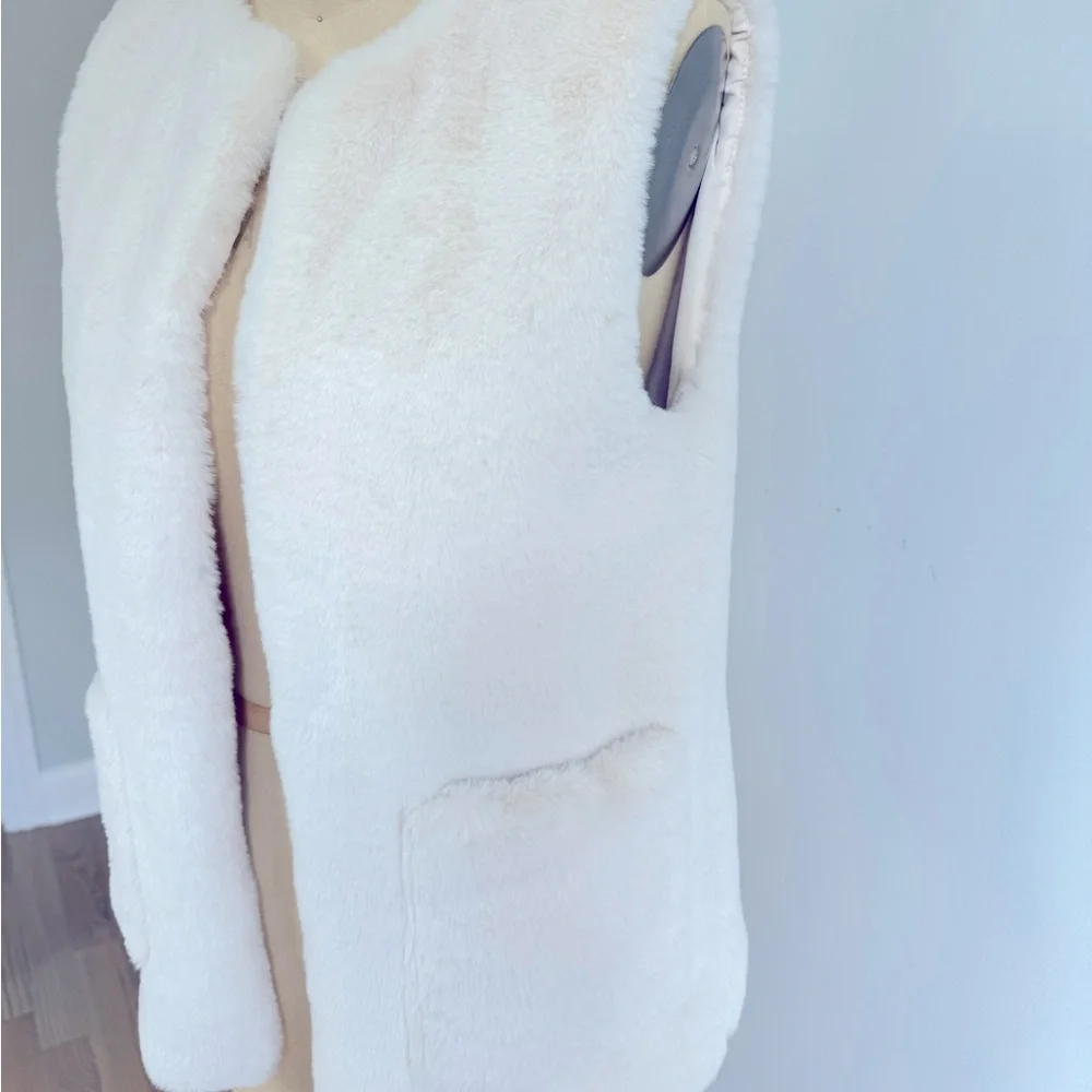 Zara girls faux fur vest size 13/14 y old
